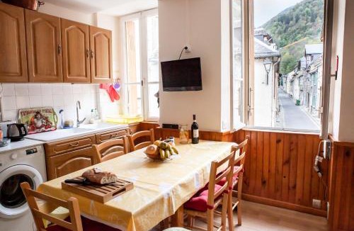 Bagneres-de-Luchon Apartment | Le Chamayou - wifi - proche télécabine - centre Luchon
