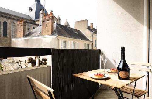 Laval Apartment | Le Chambord