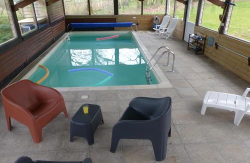 (le) Mesnil Hue House | Le champ bourdon