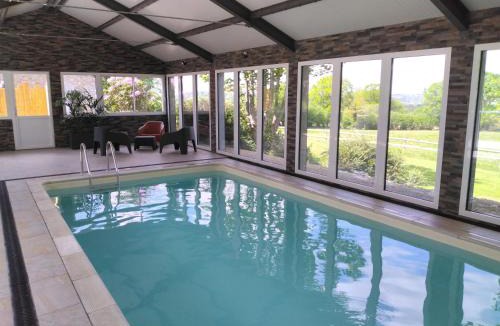 (le) Mesnil Hue House | Le champ bourdon