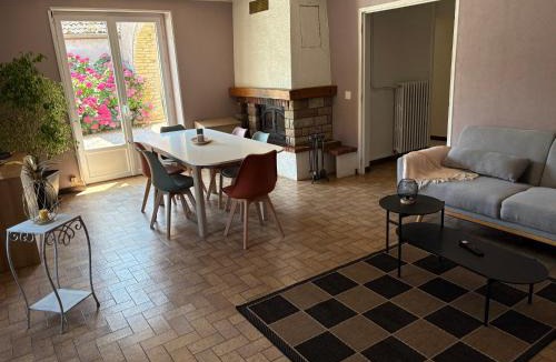 Esprels House | Le Champ du Bonheur