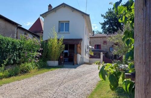 Lens-Lestang House | Le Chant de l'Alyte