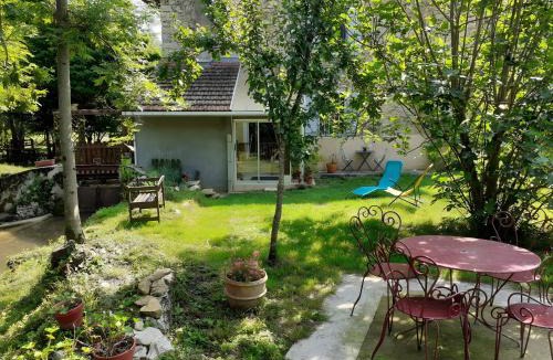 Carla-de-Roquefort House | Le chant de la rivière