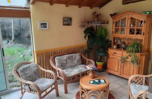 Carla-de-Roquefort House | Le chant de la rivière