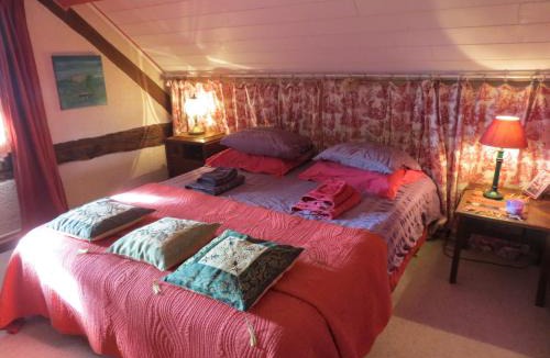 Notre-Dame-de-Courson Bed & Breakfast | Le Chant Des Fees