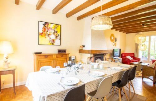 Chancelade House | Le Chant des Oiseaux : Piscine Privée, Wifi, Animaux Bienvenus, Jardin - FR-1-616-236
