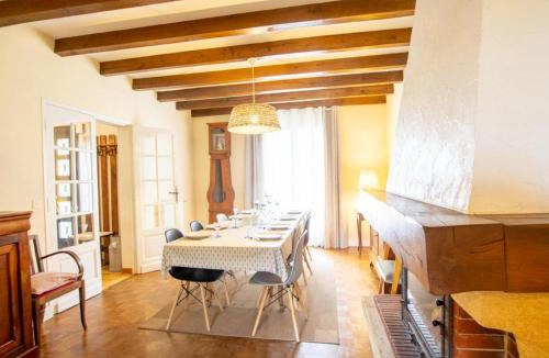 Chancelade House | Le Chant des Oiseaux : Piscine Privée, Wifi, Animaux Bienvenus, Jardin - FR-1-616-236