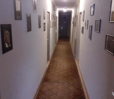 Alencon Hotel | Le Chapeau Rouge