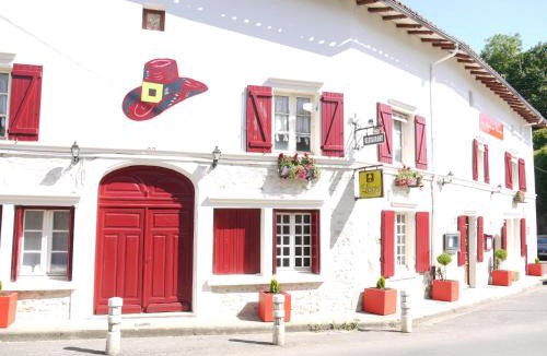 Lusignan Hotel | Le Chapeau Rouge