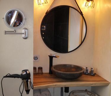 Lusignan Hotel | Le Chapeau Rouge