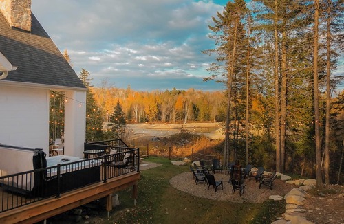 Chertsey Ski Chalet | Le Chardonnay – Chalet with Private Spa, Lake Access.