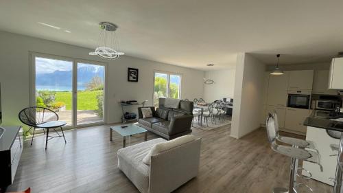 Chardonne Apartment | Le Chardonne - Designer's home with a stunning lake and mountain view