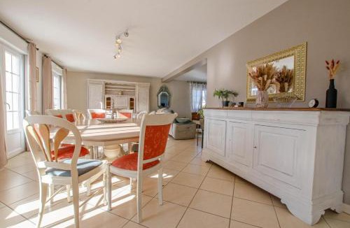 Lusigny-sur-Barse House | Le charles augustin