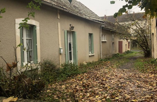 Saint-Pierre-de-Maille House | Le Charme Tranquille D'une Grange Convertie sur les Rives de la Gartempe