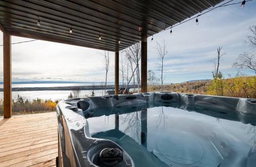 Saint-Joseph-de-la-Rive Ski Chalet | Le Charmant- Magnifique vue sur le fleuve Spa-Sauna