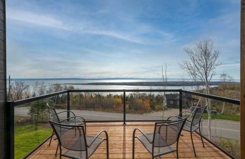 Saint-Joseph-de-la-Rive Ski Chalet | Le Charmant- Magnifique vue sur le fleuve Spa-Sauna