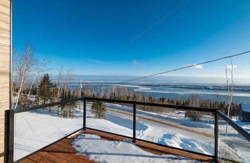 Saint-Joseph-de-la-Rive Ski Chalet | Le Charmant- Magnifique vue sur le fleuve Spa-Sauna