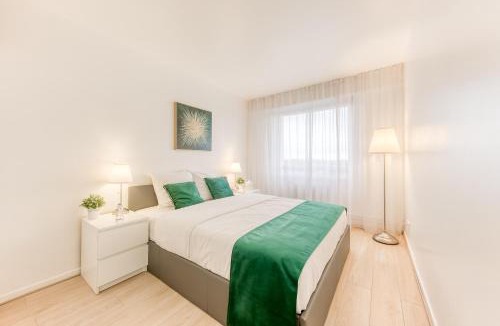 L'Hay-les-Roses Apartment | Le Charmant -15 min de Paris - Cosy & Élégant - Parking Privé