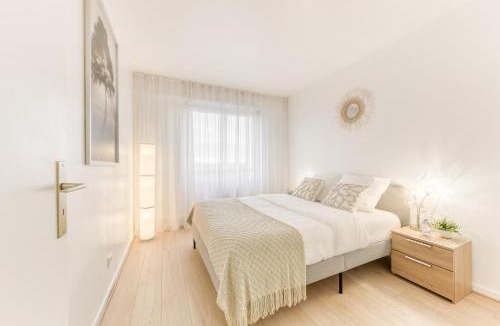 L'Hay-les-Roses Apartment | Le Charmant -15 min de Paris - Cosy & Élégant - Parking Privé
