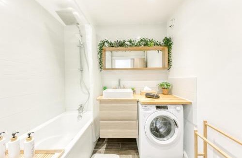 L'Hay-les-Roses Apartment | Le Charmant -15 min de Paris - Cosy & Élégant - Parking Privé