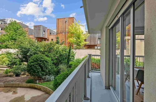 Quartier de la Chapelle Apartment | Le Charme Parisien – Balcon & Parking Privé