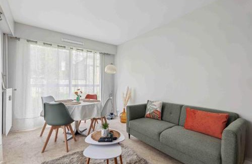 Quartier de la Chapelle Apartment | Le Charme Parisien – Balcon & Parking Privé