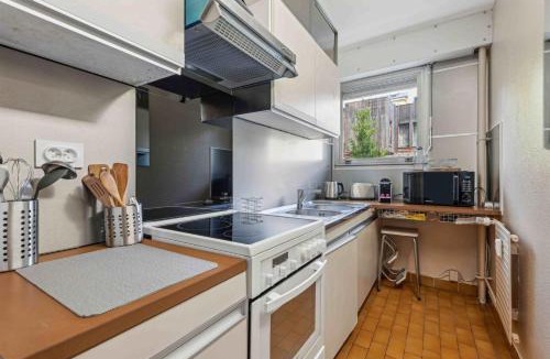 Quartier de la Chapelle Apartment | Le Charme Parisien – Balcon & Parking Privé