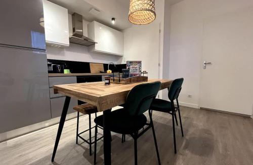 Sallaumines House | Le Charme Parisien - Confortable