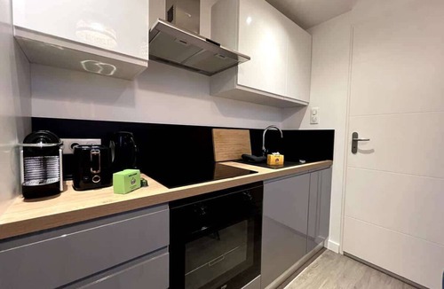 Sallaumines House | Le Charme Parisien - Confortable