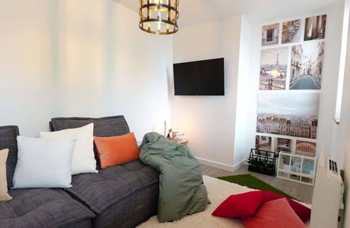 Sallaumines House | Le Charme Parisien - Confortable