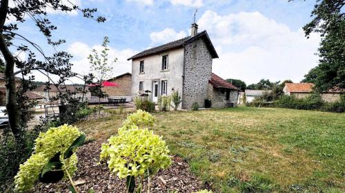 Saint-Mathieu House | Le charron