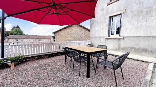 Saint-Mathieu House | Le charron