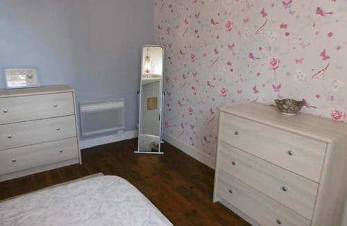 Chateauneuf-la-Foret Apartment | Le Chat Qui Peche Apartment