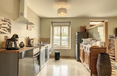 Bayeux House | Le Chat Qui Veille