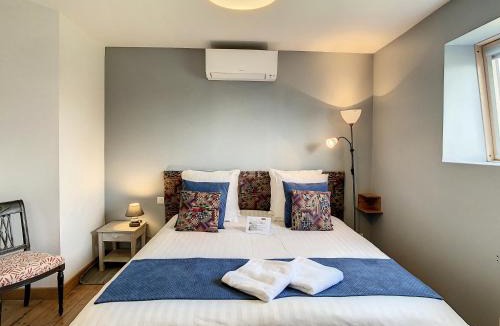 Bayeux House | Le Chat Qui Veille