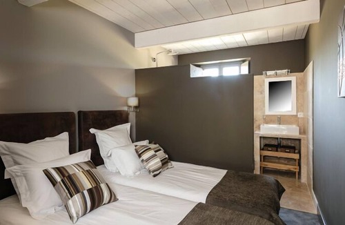 Carpentras House | Le Chateau des Cinq Cantons
