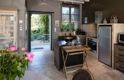 Carpentras House | Le Chateau des Cinq Cantons