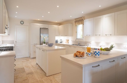 Le Bar-sur-Loup Villa | Le Chateau des Cigales