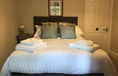 New Forest District Bed & Breakfast | Le Chateau