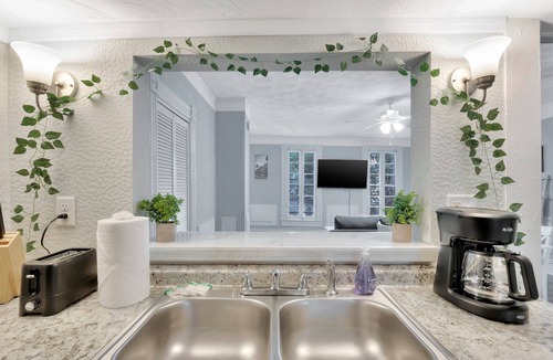 Hyde Park Apartment | Le Chateau on Bayshore