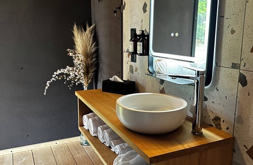 Valliquerville Cabin | Le Chêne, wooden lodge with private Nordic bath