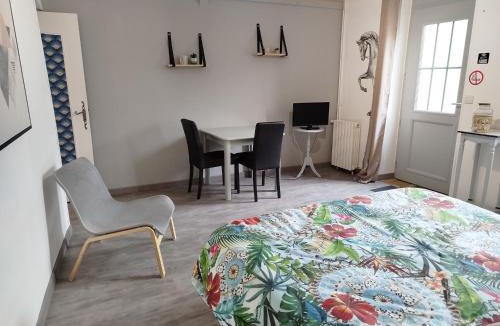 Carrouges House | Le cheval blanc