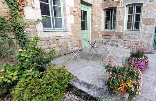 Carrouges House | Le cheval blanc