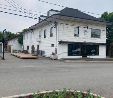 Trois-Pistoles Hostel | LE CHEVAL NOIR