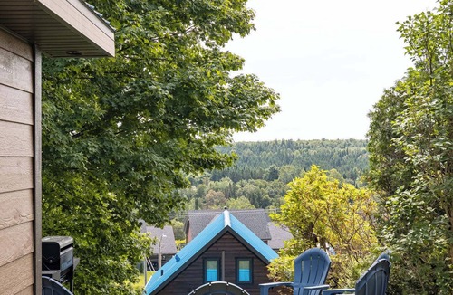 Lac-Etchemin Ski Chalet | Le Chic Alpin Ski in/Ski out for 8 people