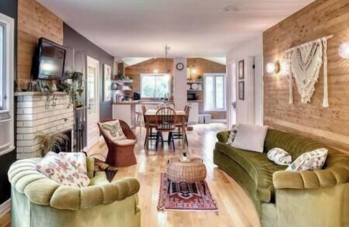 Brebeuf Ski Chalet | Le Chickadee: Hot Tub, River Beach, Relax & Escape