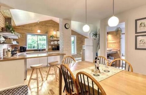 Brebeuf Ski Chalet | Le Chickadee: Hot Tub, River Beach, Relax & Escape