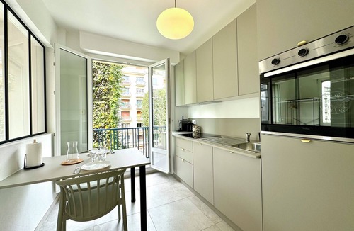 Quartier Exposition-Bajatiere Apartment | Le City/Downtown/Trams