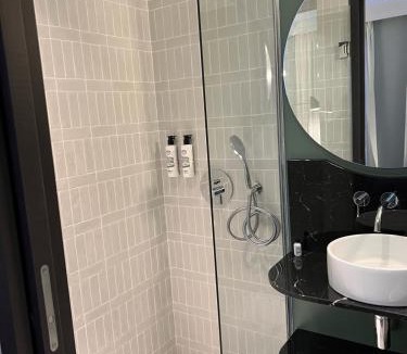 Quartier de la Folie-Mericourt Hotel | LE CLARK HOTEL