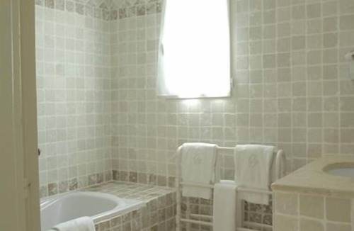 Saint-Quentin-la-Poterie Hotel | Le Clos de Pradines